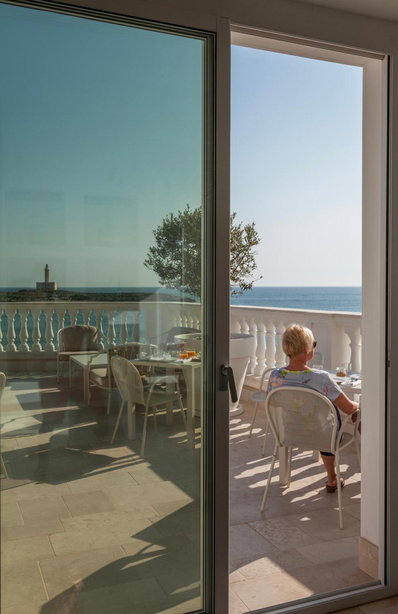 Tra Cielo E Mare Hotel Весте Екстериор снимка